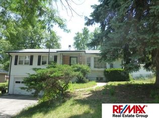 6735 Vernon Ave, Omaha, NE 68104