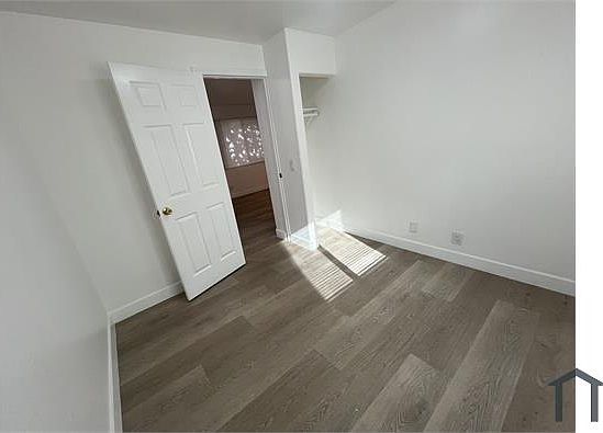 5th image of 912 Elm Ave
