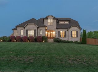 323 Oakleaf Dr, Lexington, NC 27295
