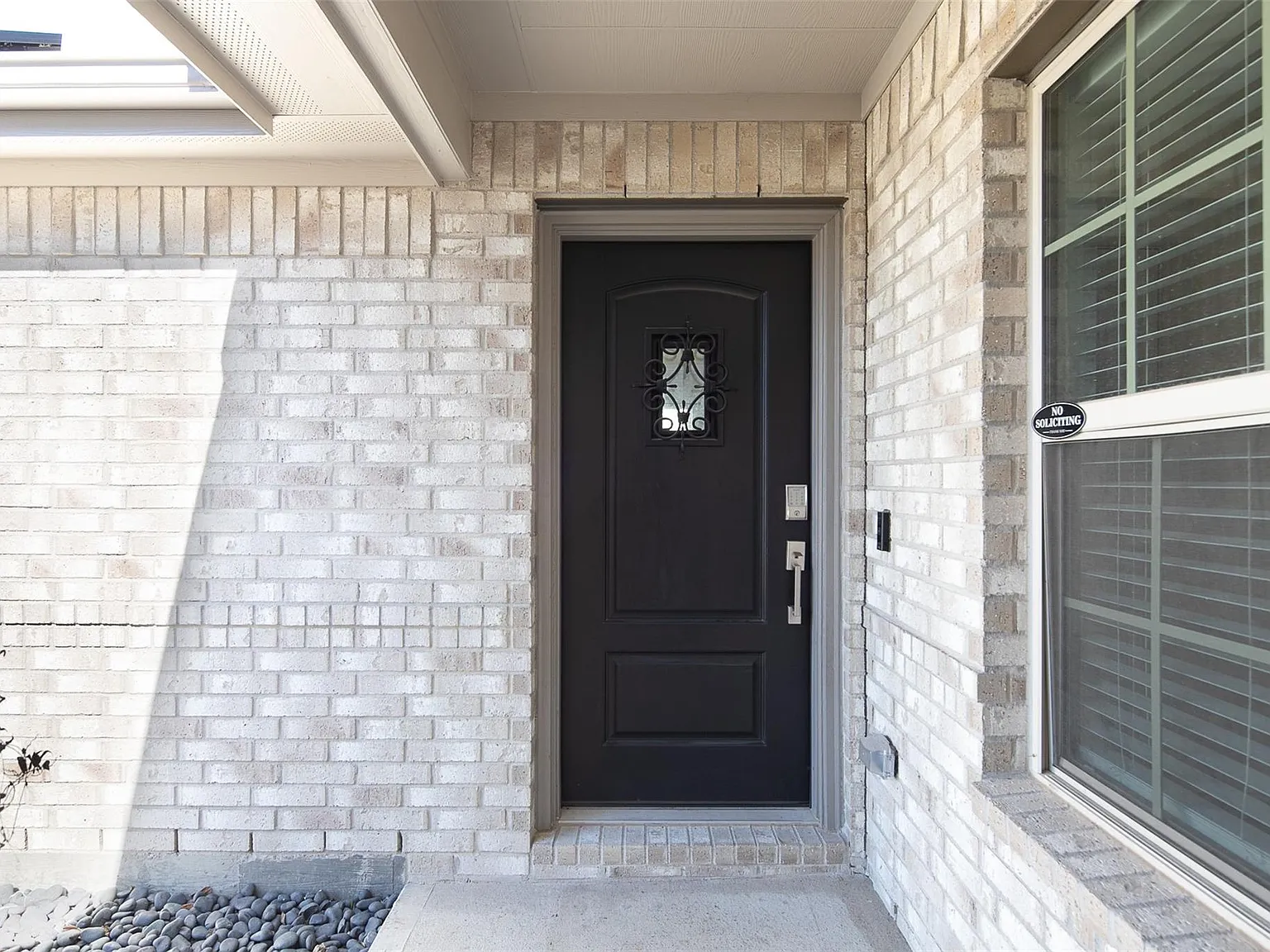 3 bed, 2.0 bath, 1240 sqft, $1,780 — Photo 3