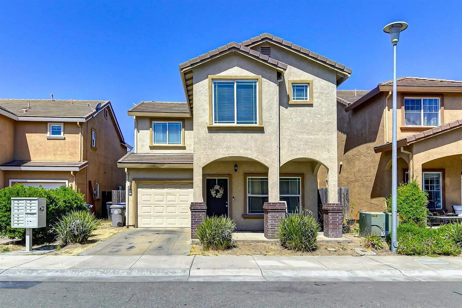 2636 Dobbins Way photo 1