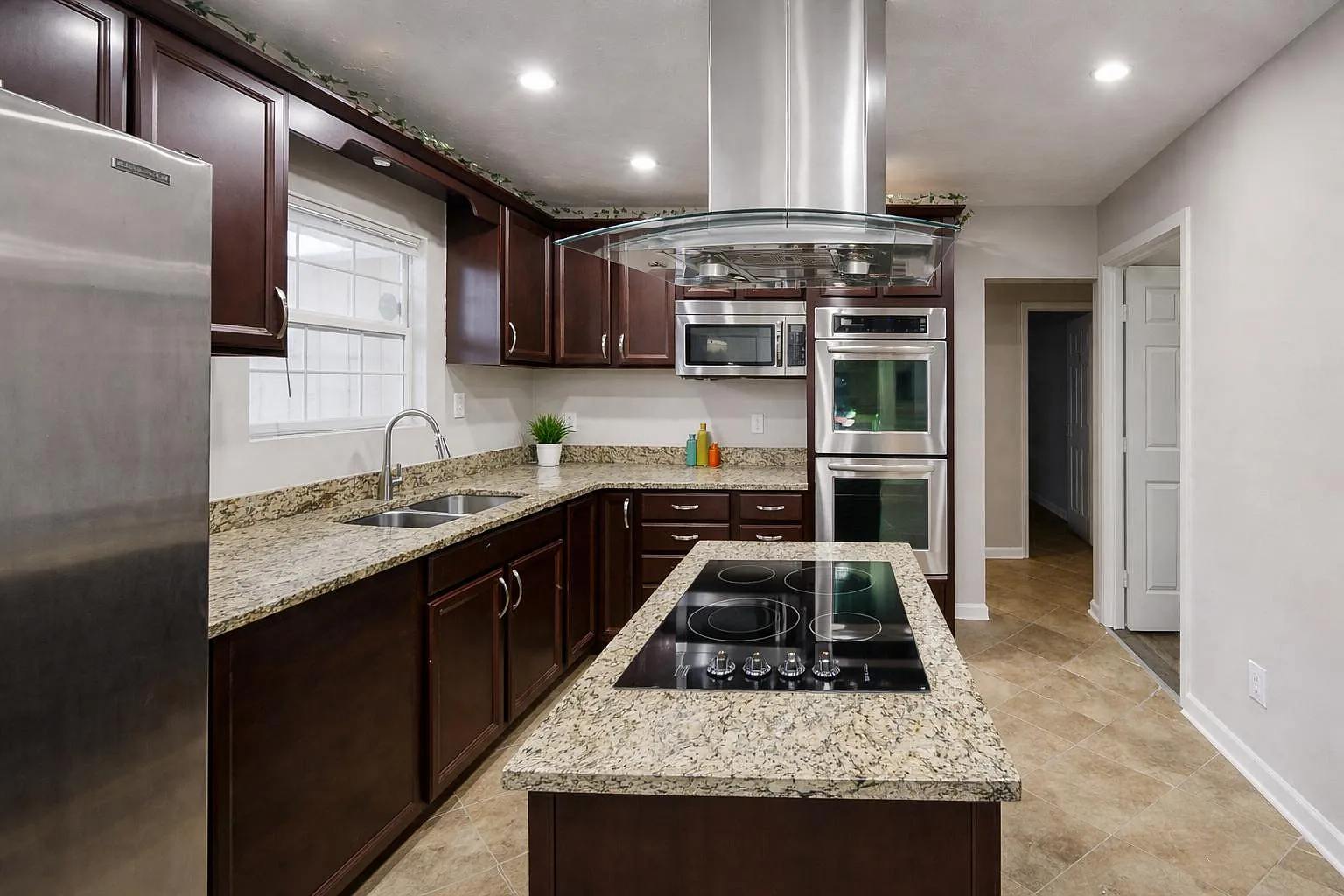 4 bed, 4.0 bath, 1851 sqft, $602 — Photo 4