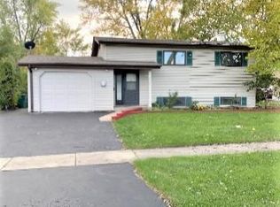 653 Saint Marys Pkwy, Buffalo Grove, IL 60089