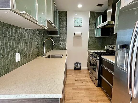 2nd image of 1046 Jackson Ave #8D