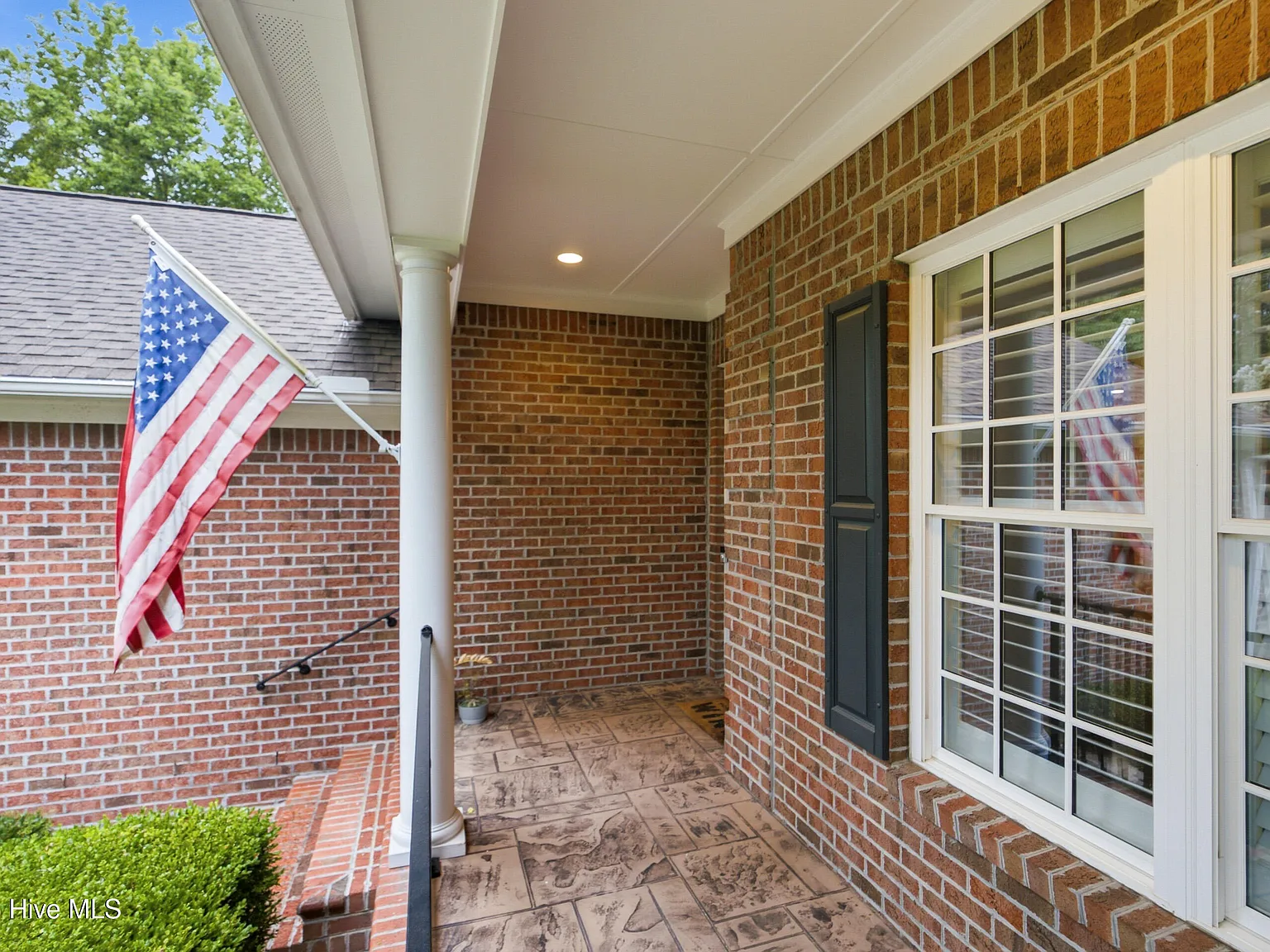 3 bed, 2.5 bath, 2109 sqft, $3,500 — Photo 2