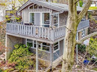 17 North Dr, Centerport, NY 11721