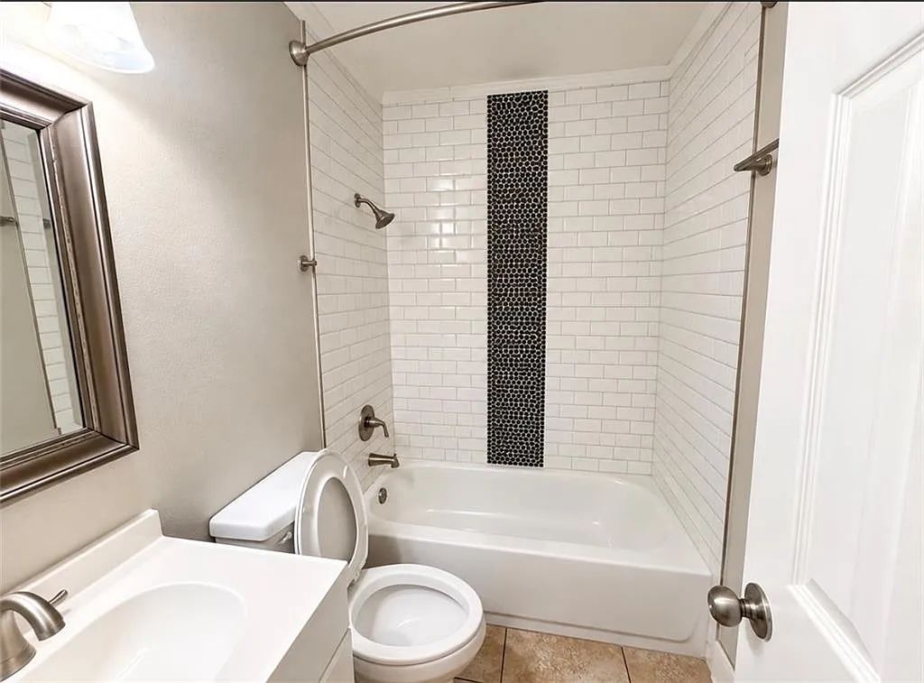 3 bed, 1.0 bath, 864 sqft, $1,600 — Photo 4