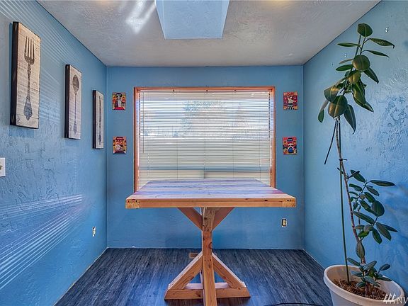 4th image of 1103 Langridge Ct NW