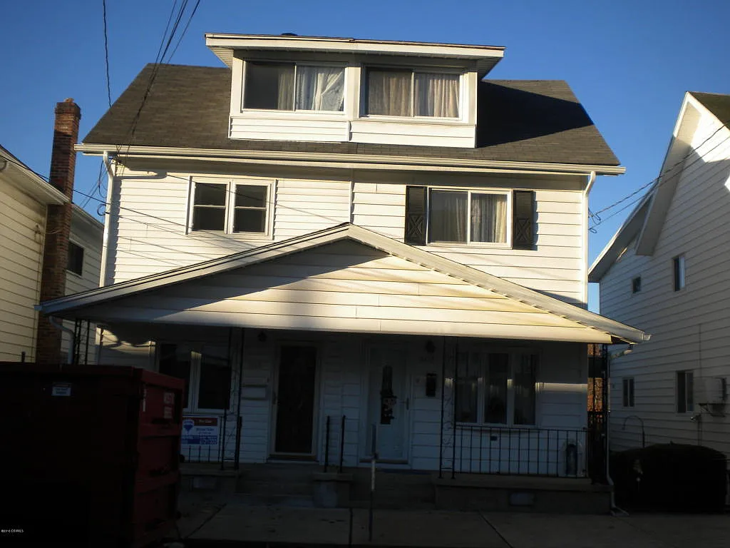 505 E 5th St photo 1