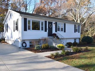 4 S Glen Dr, Smithfield, RI 02828