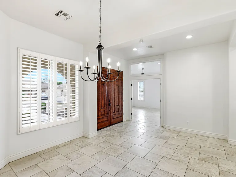 622 E Vinedo Ln — Photo 6