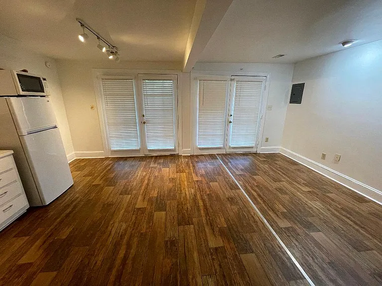 1203 E 5th St #B — Photo 8