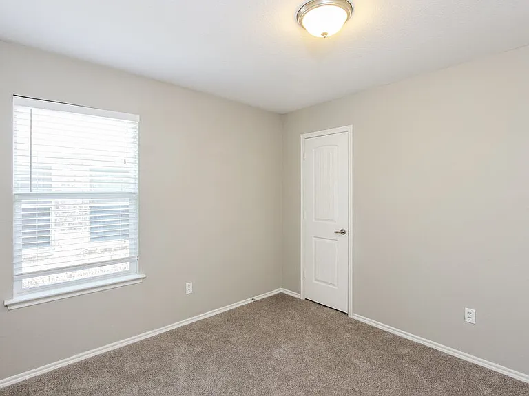714 Nichols Dr — Photo 17