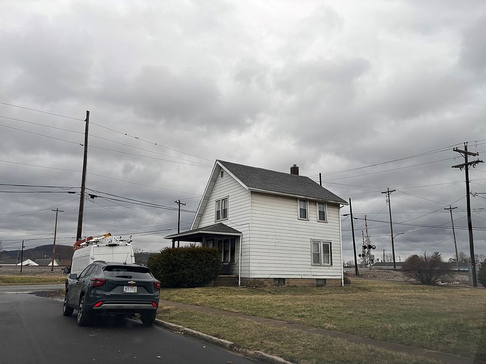 2nd image of 371 Schreiner Ave