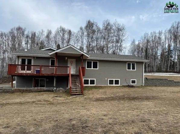 724 Wanda Dr, North Pole, AK 99705