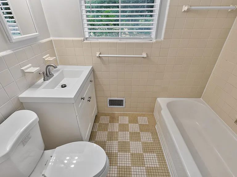 10524 Weymouth St #1-W-1 — Photo 9
