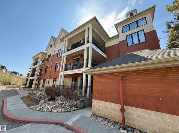 9803 96a St NW #301, Edmonton, AB T6A 4A5