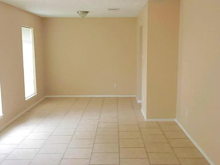 12210 Roandale Dr — Photo 5