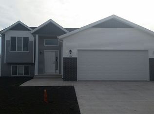 4214 15th St S, Moorhead, MN 56560