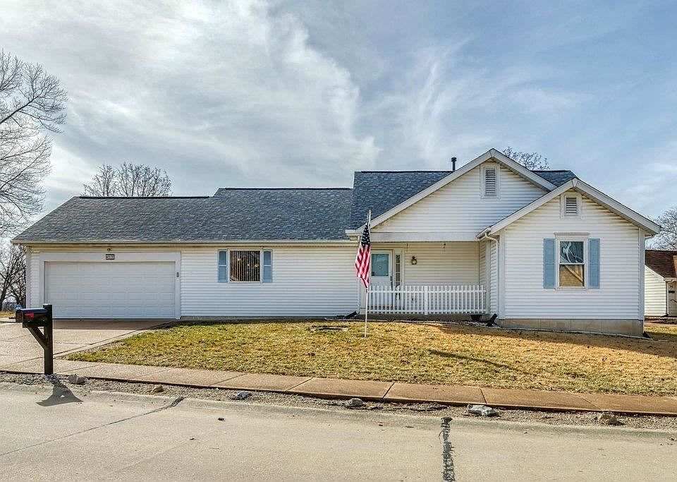 1st image of 808 Crescent Oaks Ct