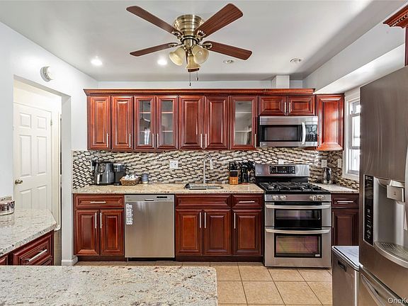 5th image of 19 Sloan Drive S