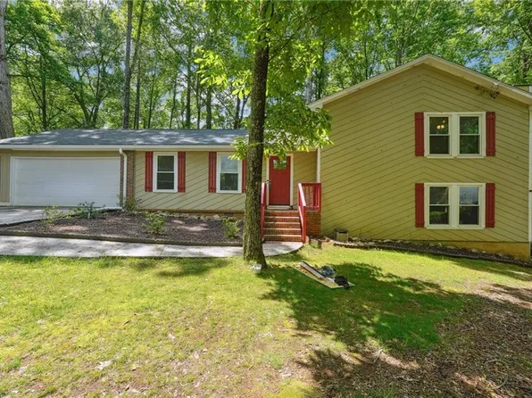 1469 W Rock Ct, Stone Mountain, GA 30088