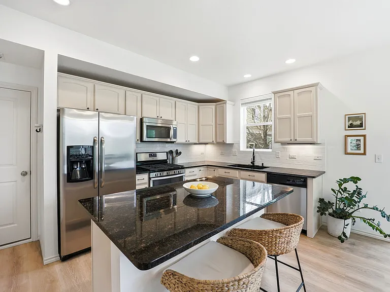 409 Noquet Ct — Photo 3
