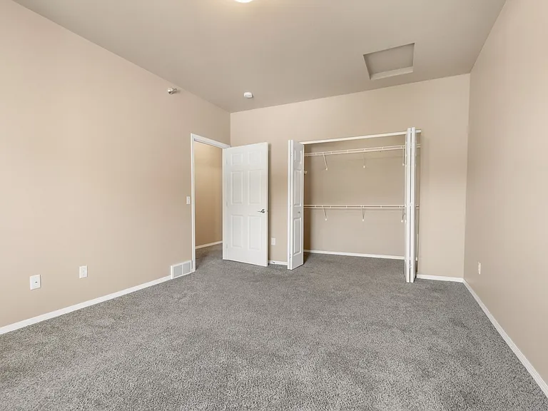 Prairiewood Apartments and Townhomes — Photo 26