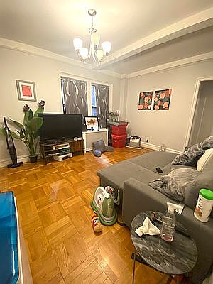 3rd image of 133 W 71st St APT 3C