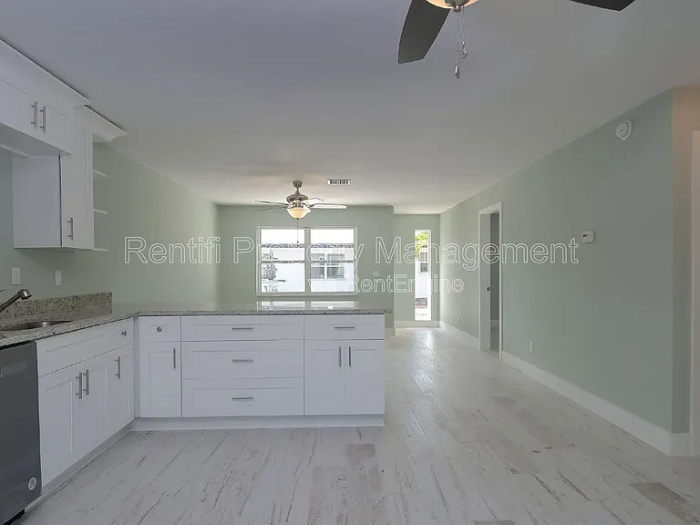 1322 Miramar St #2 — Photo 6