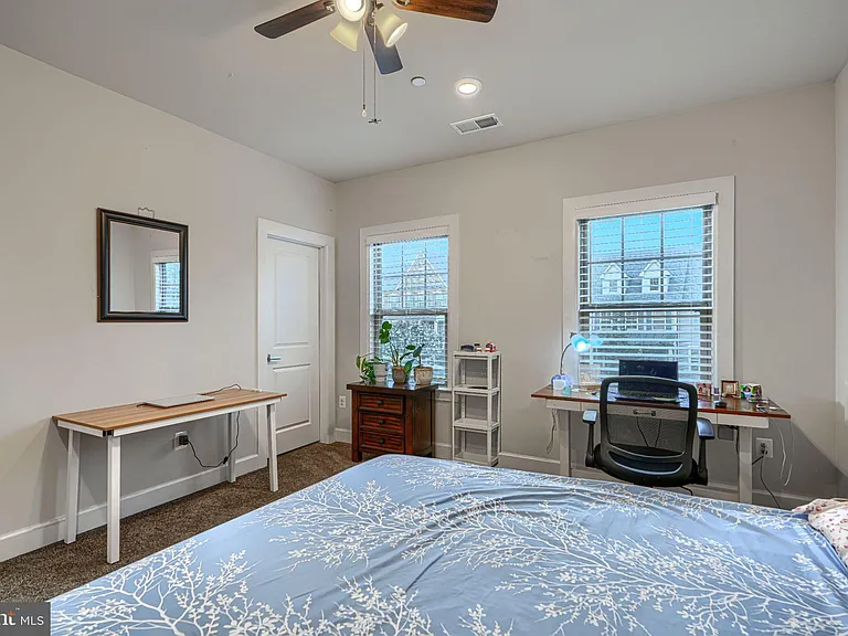 7142 Starmount Way — Photo 54