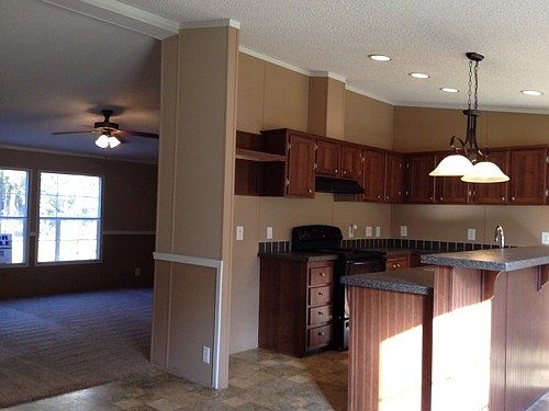 BEAUTIFUL COLORING ON CABINETS