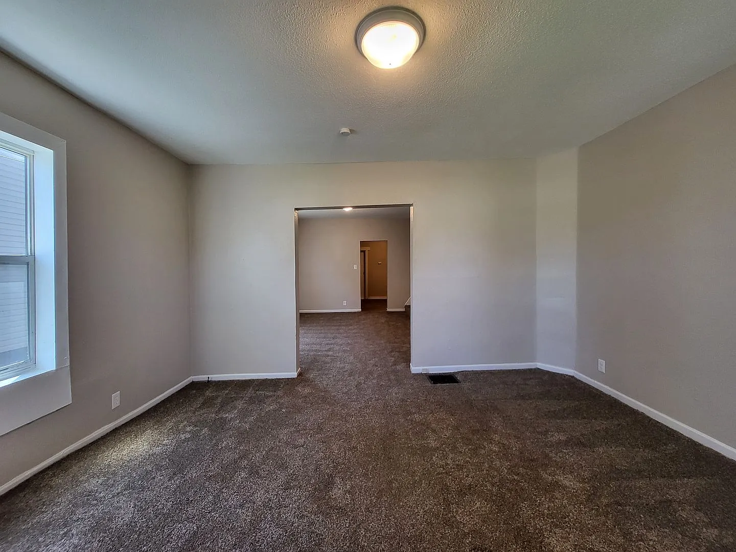 Affordable 3 Bedroom, 1 Bathroom Duplex with quick access to I-235 & downtown! — Photo 4