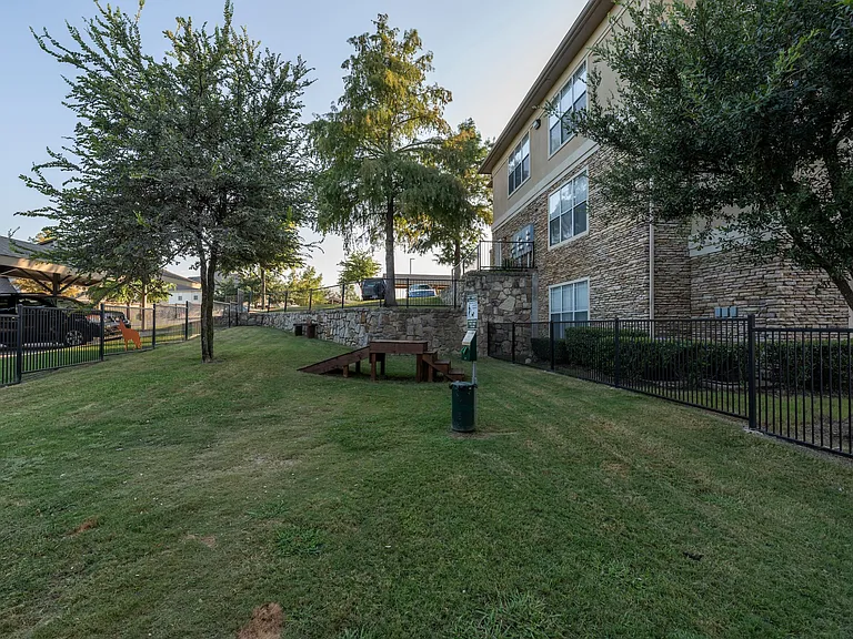 Woodbridge Villas — Photo 19
