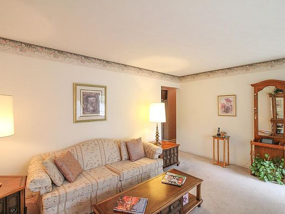 4th image of 25 Snowbird Ln