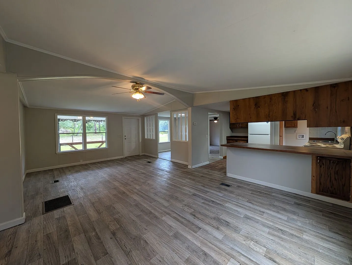 3 bed, 2 bath on 1/3 Acre of FENCED land. — Photo 2