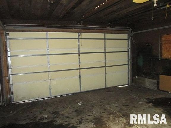 5th image of 117 W Division St