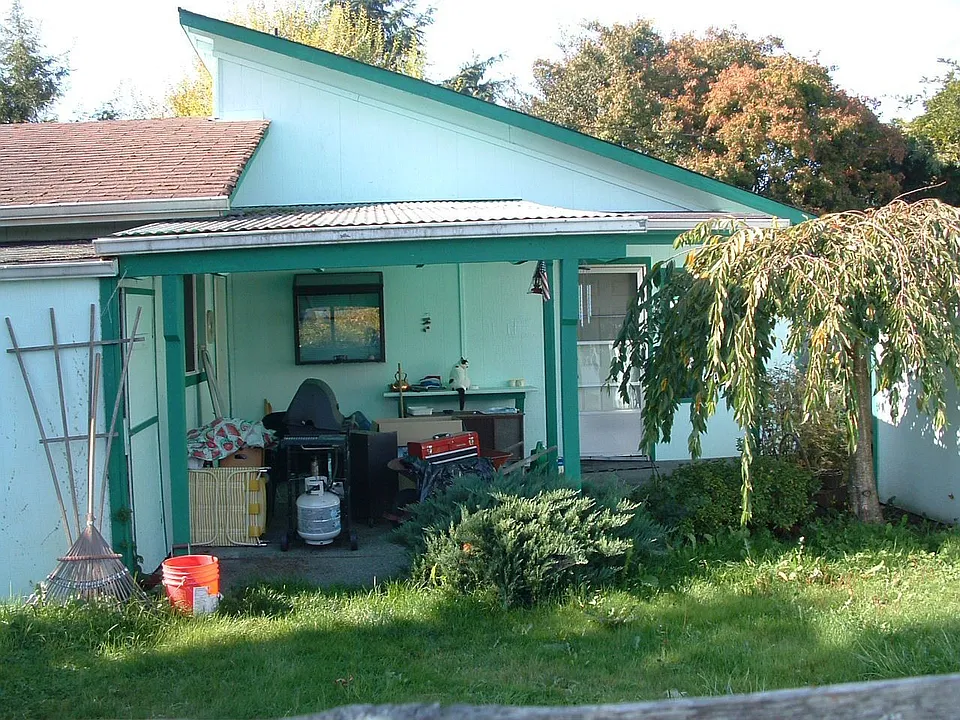 BACK HOUSE 'B'
