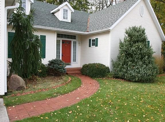 2nd image of 55637 Whisperwynd Ln