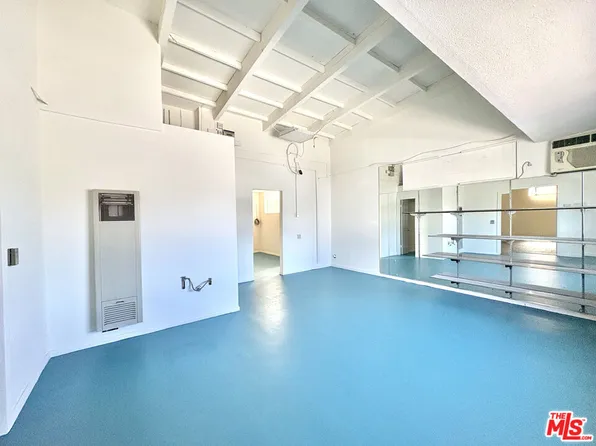 6041 Cleon Ave, North Hollywood, CA 91606