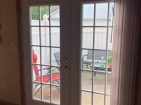 4th image of 1084 Brookfield Dr