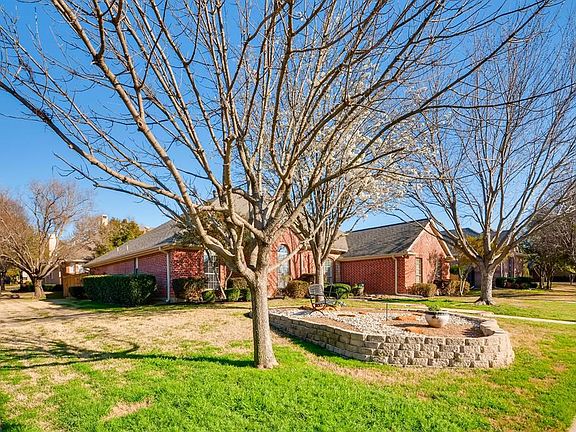 2nd image of 701 Shannon Ct