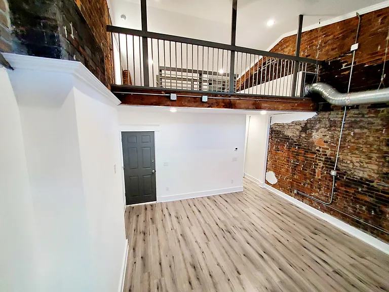 36 W Court St #4F — Photo 12