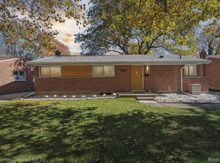 30224 Manhattan St, Saint Clair Shores, MI