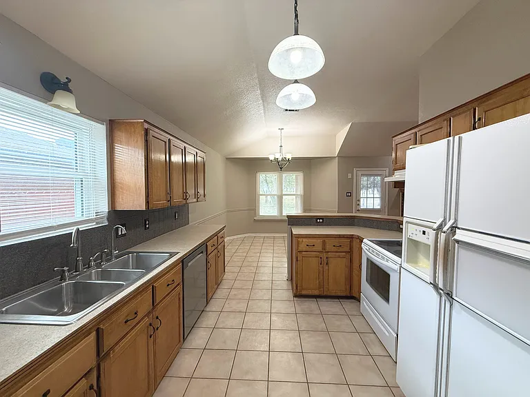 1002 Northern Dancer Dr — Photo 5