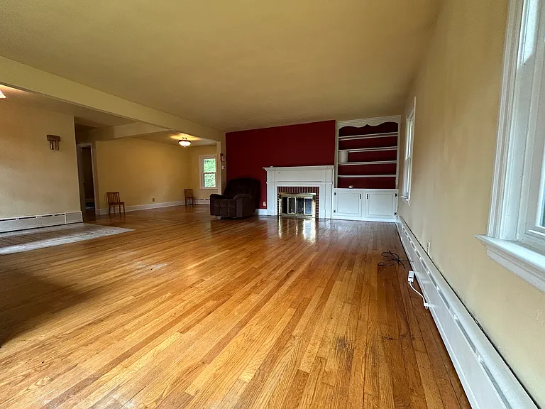 114 Maple Ave — Photo 9