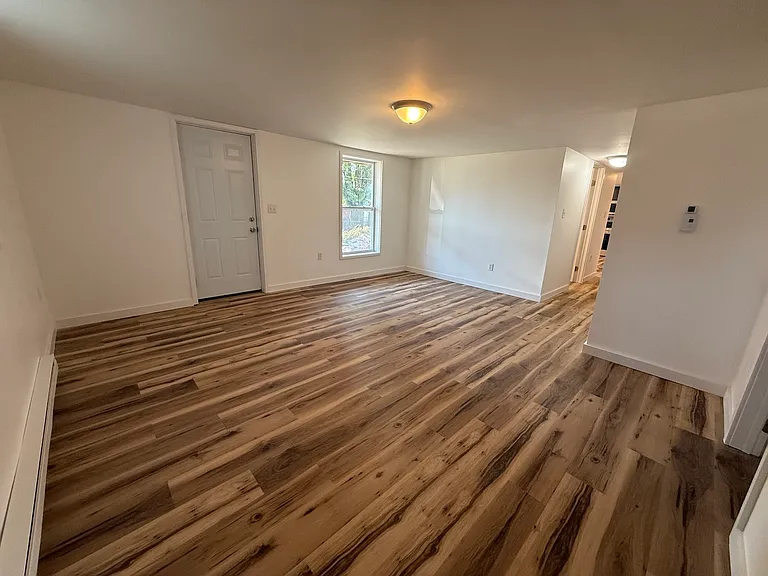 400 Erie St — Photo 15
