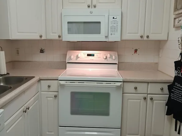 7320 Lake Circle Drive #407, Margate, FL 33063