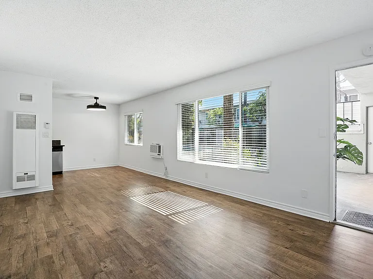 Mistyvale Apartments — Photo 12