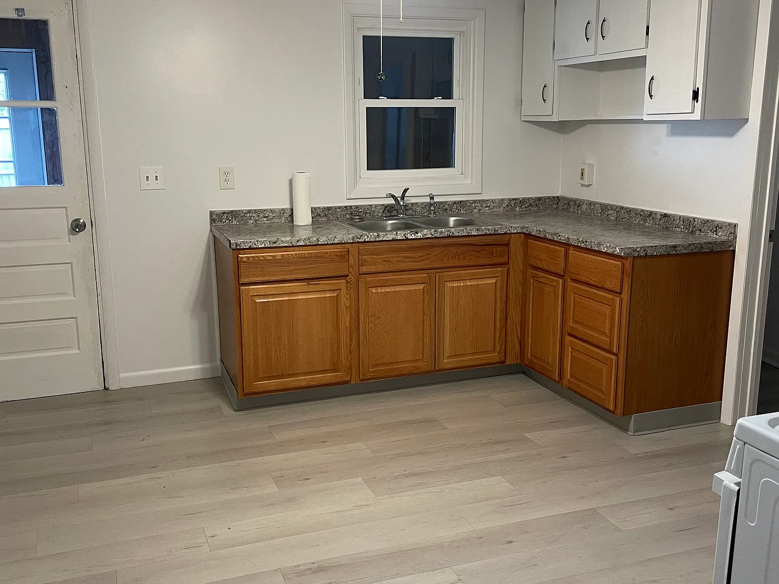 1 bed, 700 sqft, $1,000 — Photo 3